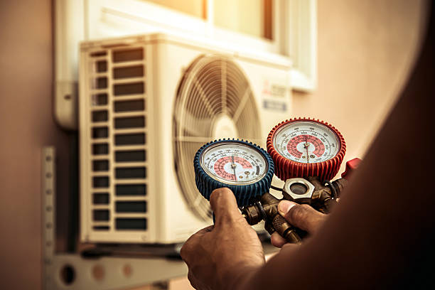Professional Hvac technician working in Hartville, MO